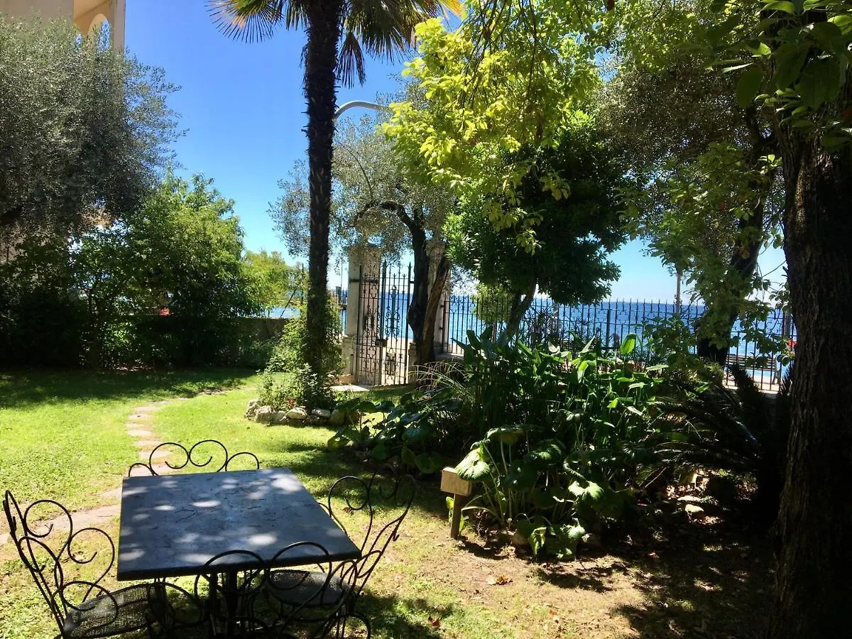 Casa Vacanze Gabbianella Villa Con Giardino Lungolago Maderno Toscolano-Maderno 0*,  Italien
